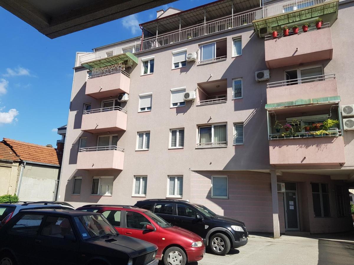 Rajiceva 5- Apartman Sa Prostranom Terasom I Garaznim Mestom Kragujevac Exterior foto