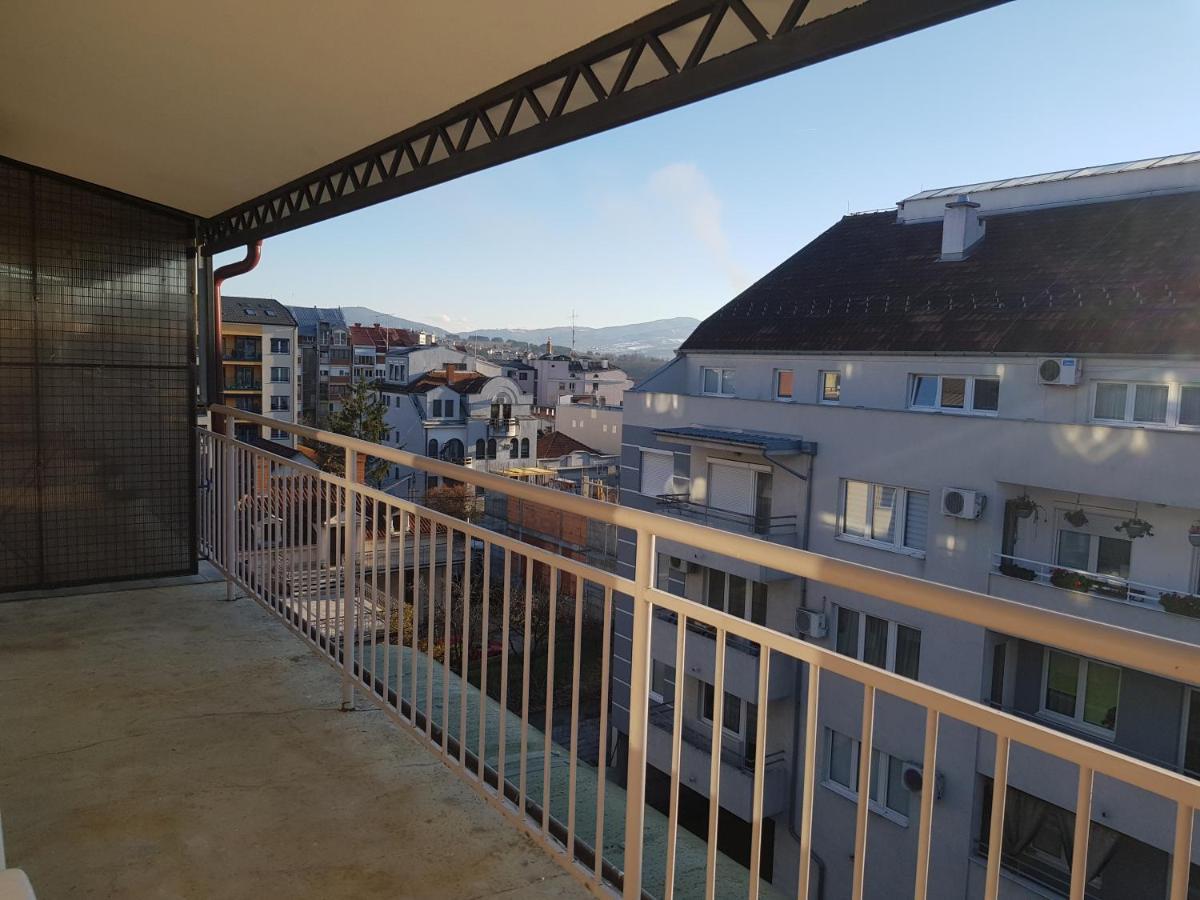 Rajiceva 5- Apartman Sa Prostranom Terasom I Garaznim Mestom Kragujevac Exterior foto