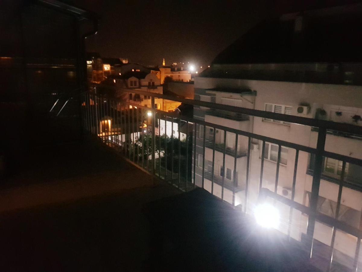 Rajiceva 5- Apartman Sa Prostranom Terasom I Garaznim Mestom Kragujevac Exterior foto