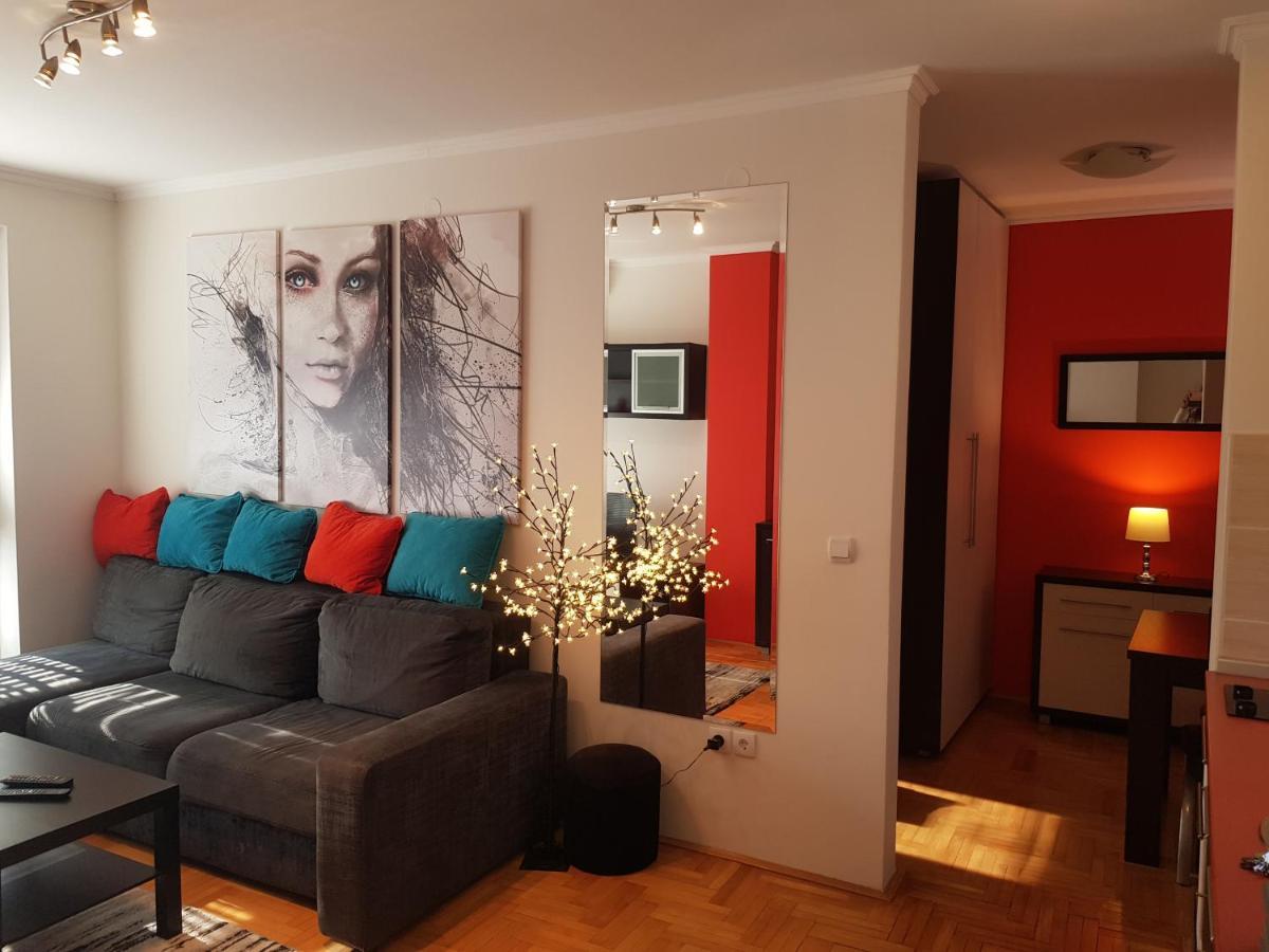 Rajiceva 5- Apartman Sa Prostranom Terasom I Garaznim Mestom Kragujevac Exterior foto